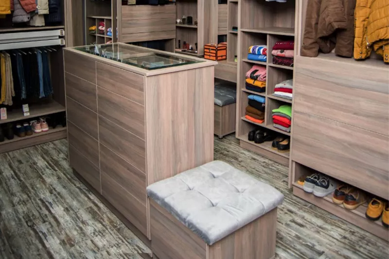 Dressing Room With Drawer Unit and Puff as a Gift